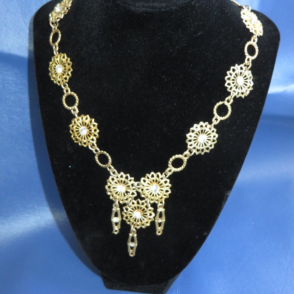 Pretty Gold toned flower necklace crystal center